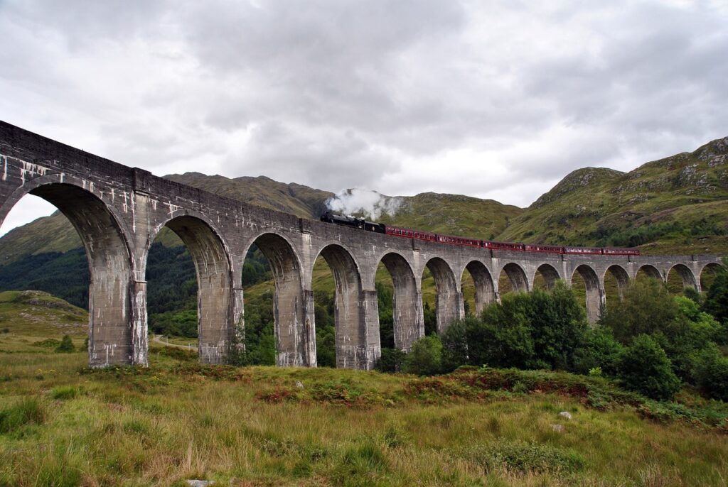 Viagem ao Parque do Harry Potter train, scotland, harry potter-2592037.jpg