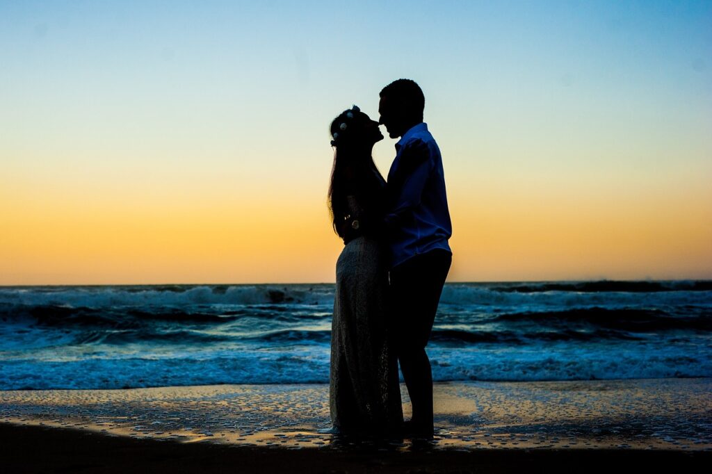 silhouette, beach, pregnant-3632795.jpg